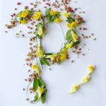 Pflanzen Alphabet, Natürliches Lettering, Kleinbuchstabe p von Christine Hellmuth