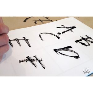 Experimentelle Kalligraphie Live Online Seminar Entdecken Ausprobieren Kreieren Schrift Varianten Teilnehmer Kurs by irma link